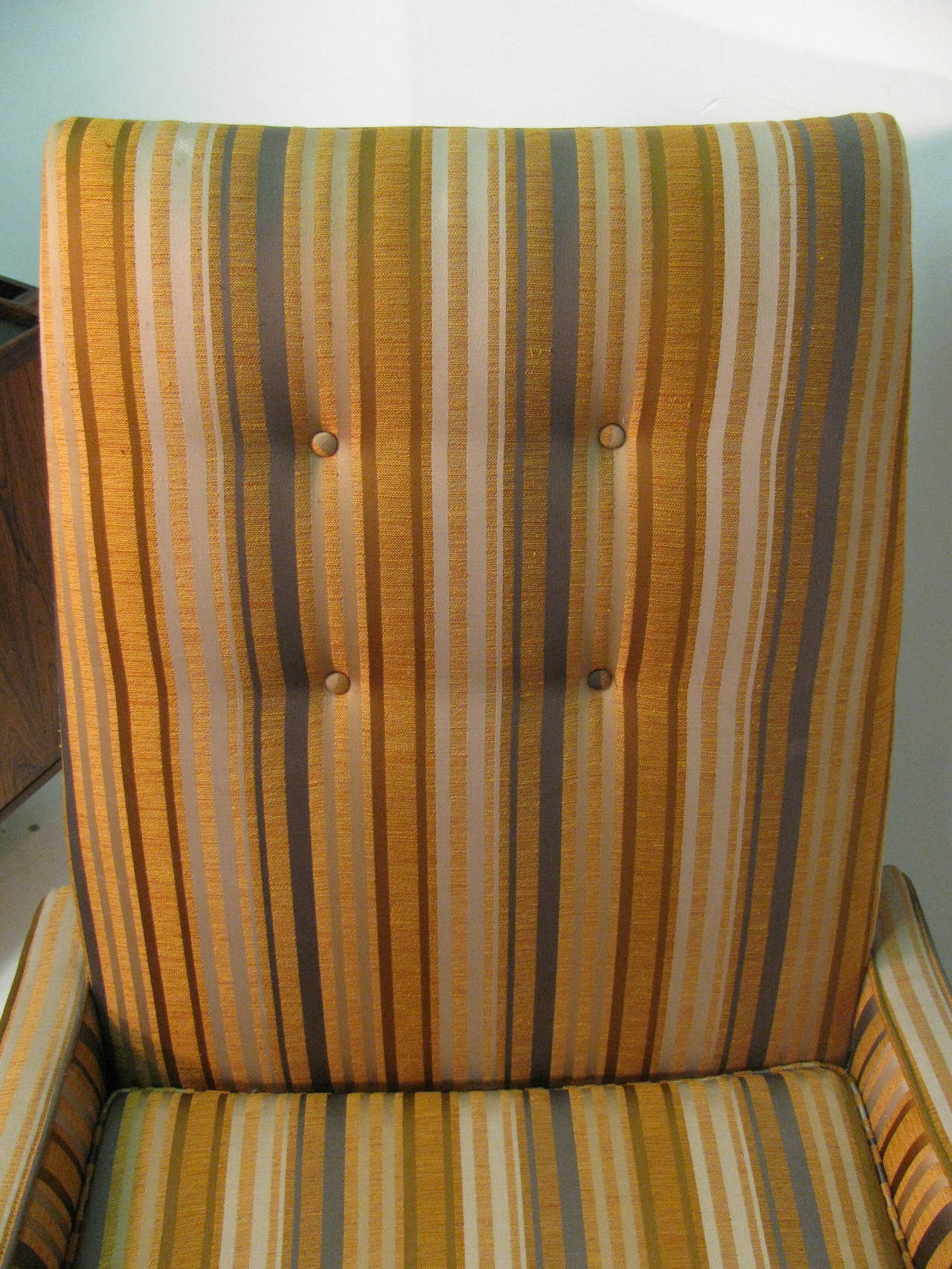 Mid-Century Modern Lounge Armchair Style of Jens Risom For Sale 3