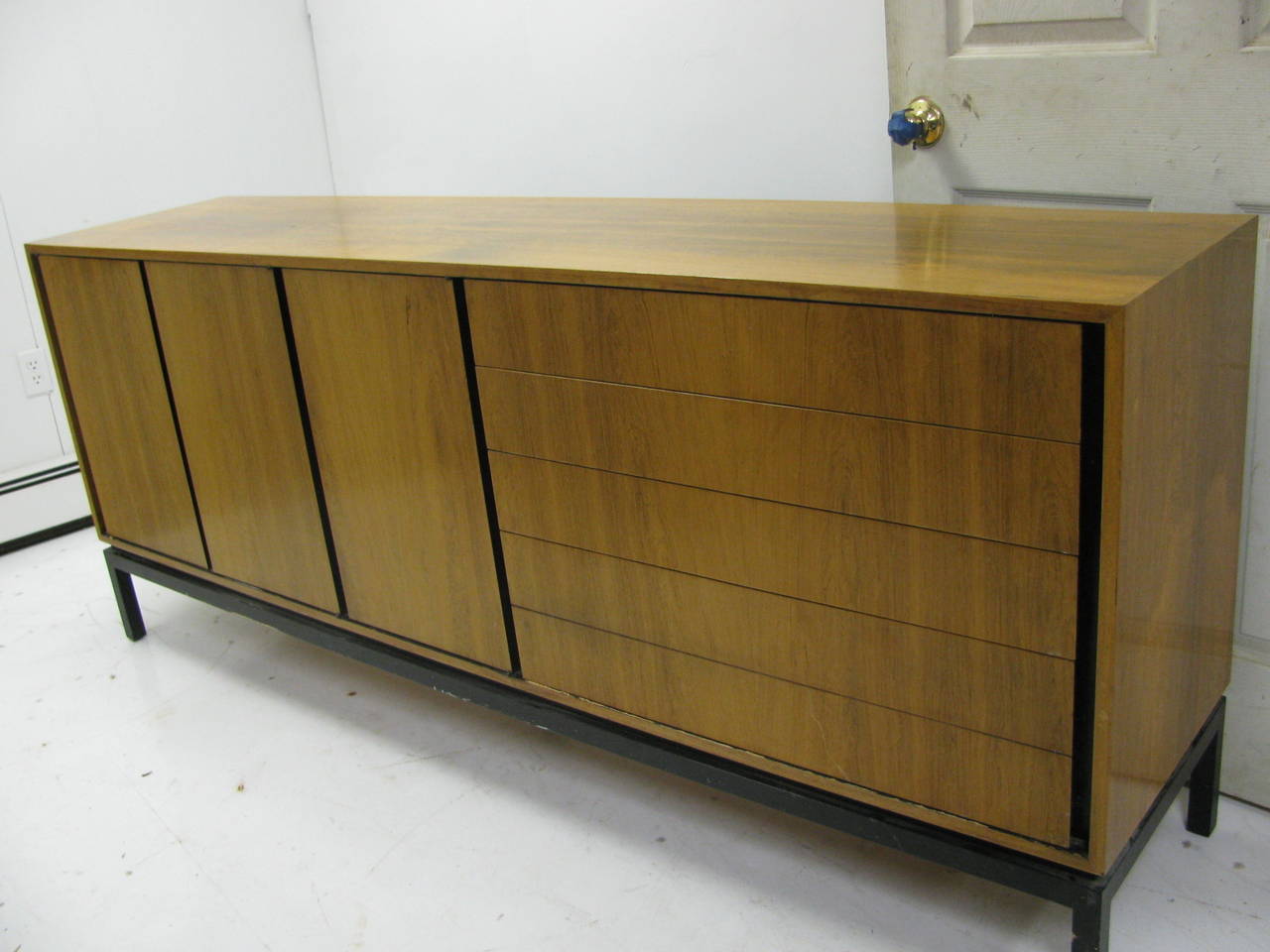 Mid-20th Century Mid-Century Modern Rosewood Long 11 Drawer Dresser attributed to Edward Wormley For Sale