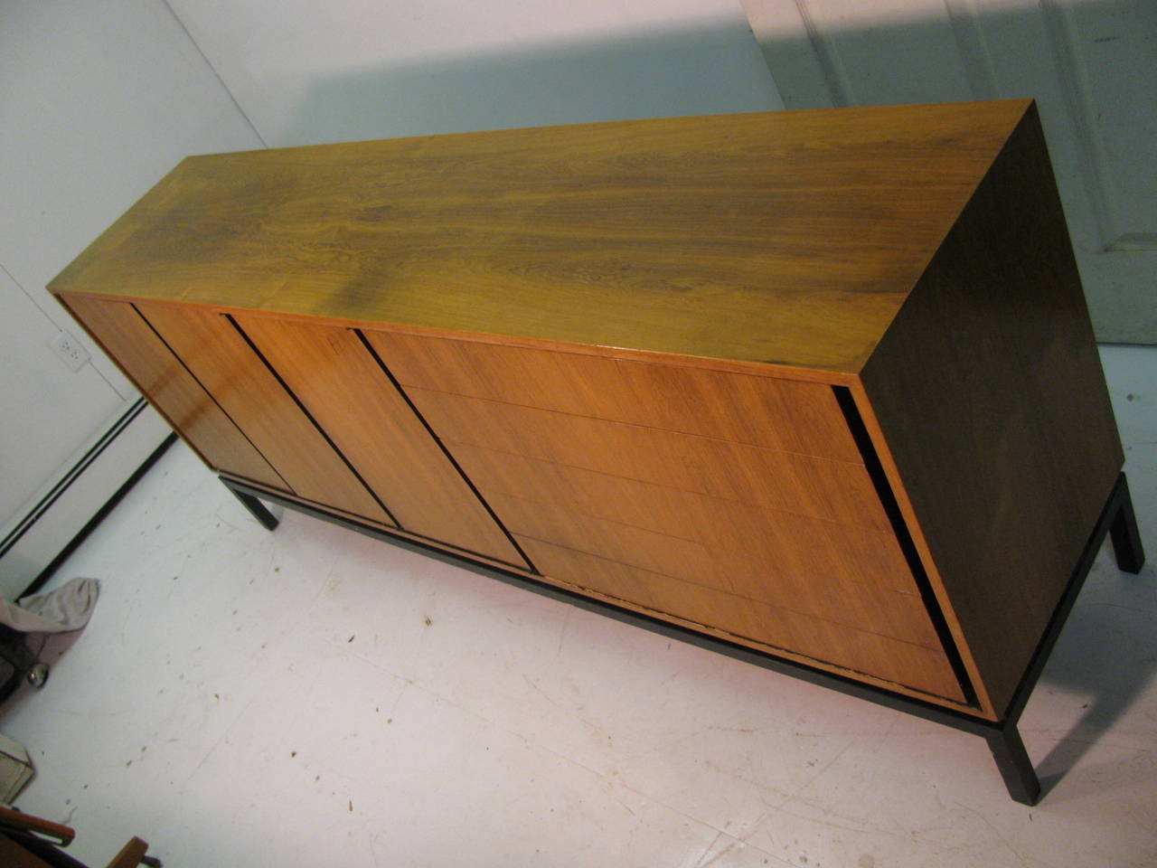 Mid-Century Modern Rosewood Long 11 Drawer Dresser For Sale 3