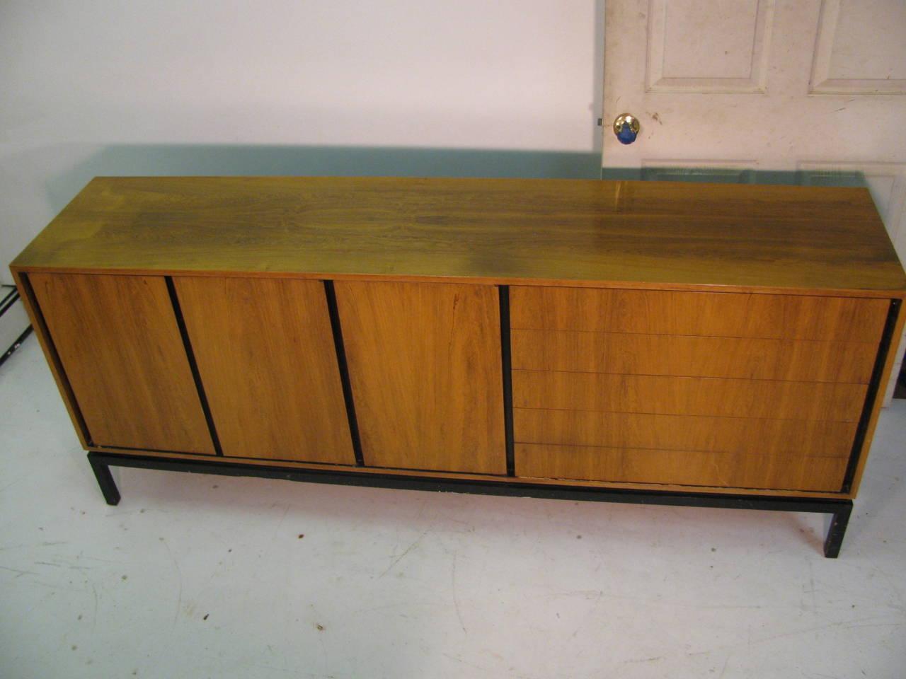 Mid-Century Modern Rosewood Long 11 Drawer Dresser attributed to Edward Wormley For Sale 4