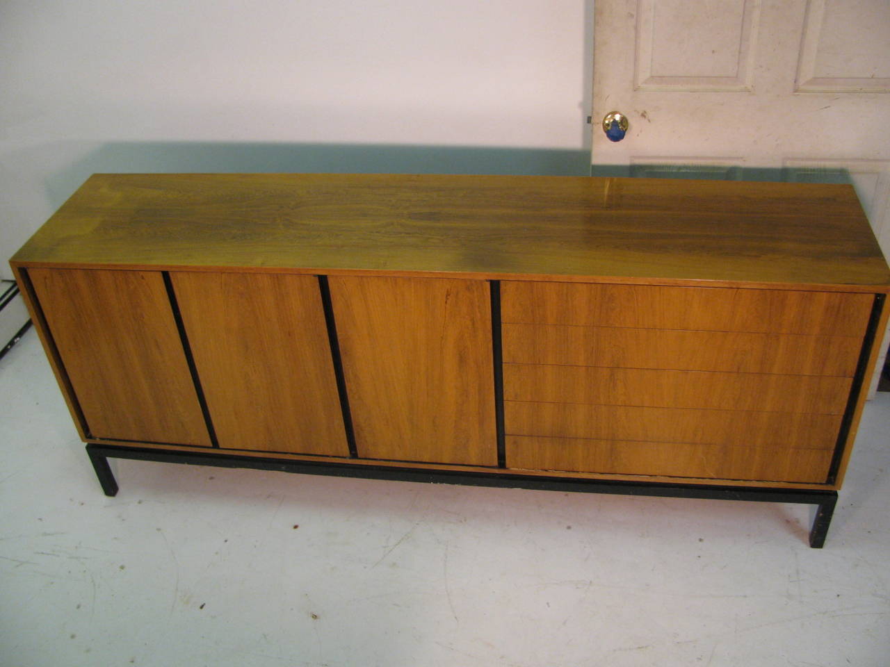 Mid-Century Modern Rosewood Long 11 Drawer Dresser For Sale 4