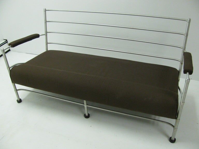 Industrielles modernistisches Sofa aus eloxiertem Aluminium von Warren McArthur, Park Ave, Industrial Modernist (Handgefertigt) im Angebot