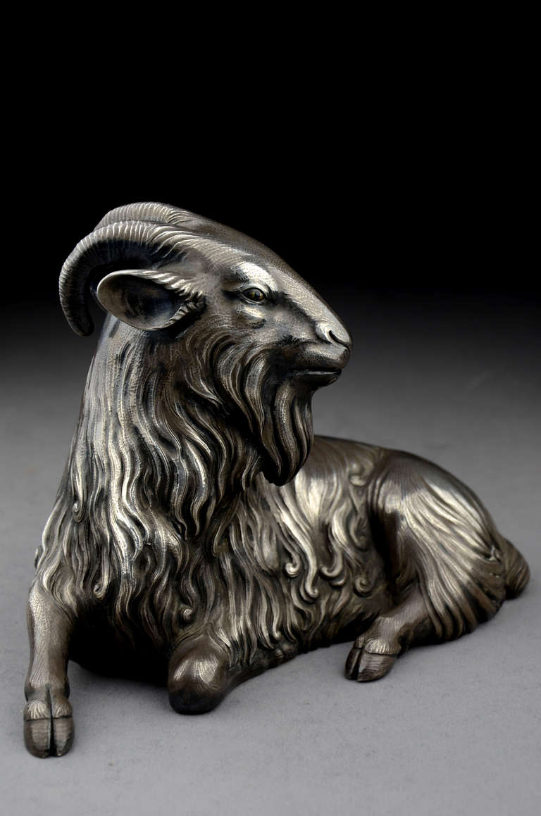 Carved Solid Silver Sculpture of a Goat by Unno Bisei In Excellent Condition For Sale In Orcas, WA