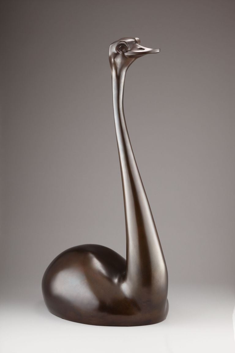 Okimono or sculpture in the form of a stylized, modernist ostrich. Of cast and patinated bronze. Signed on the back with a chiseled signature by the artist: Kanji (Suzuki Kanji, the go or art name of Suzuki Shin’ichi, Suzuki Morihisa XIV, 1919 –