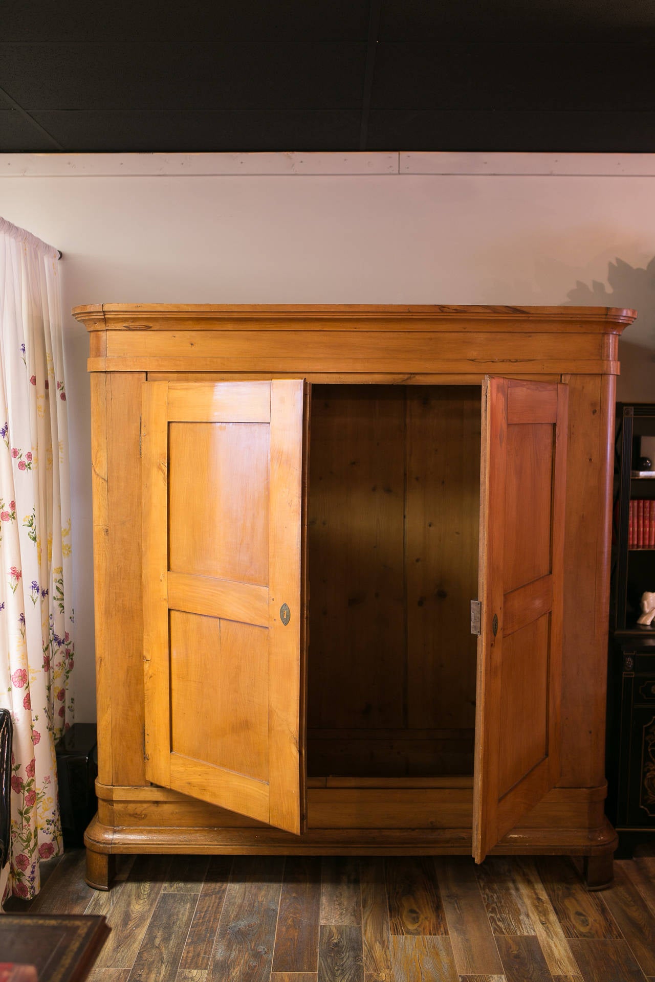 A Continental European (possibly German) pine traveling armoire from the early 1800s. Because the armoire was intended to travel, the cabinet breaks down into nine pieces (top, base, two sides, two doors, three back pieces) for easy transport and