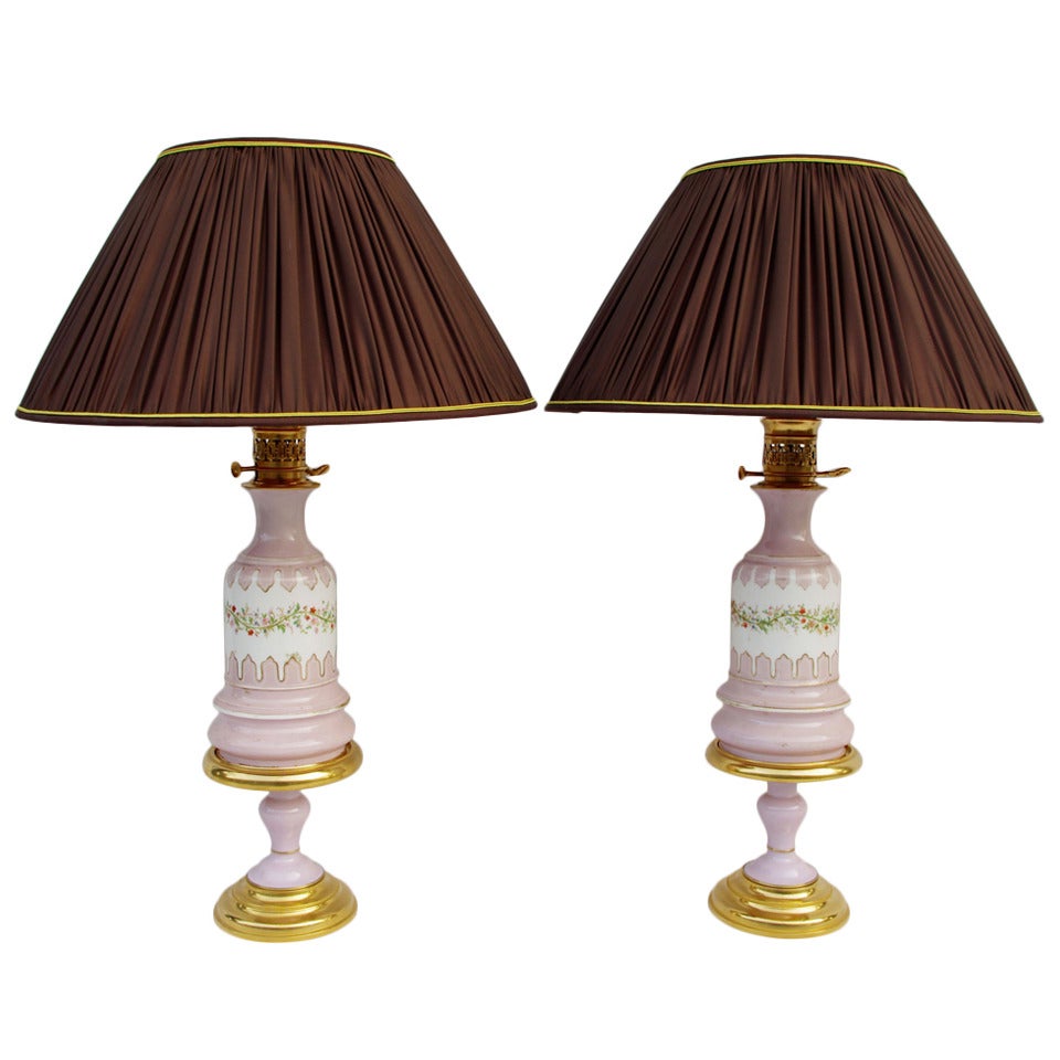 Pair of lilac porcelain of Paris lamps, circa 1880 For Sale