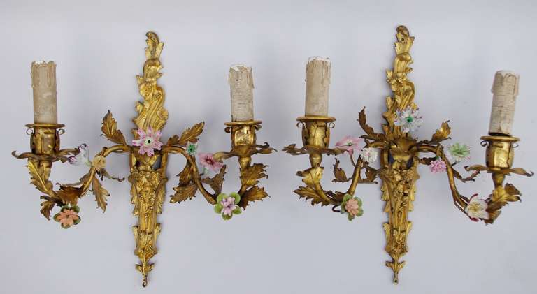 . Flowers in porcelain
. Gilded bronze
. Louis XV style 
. Circa 1900