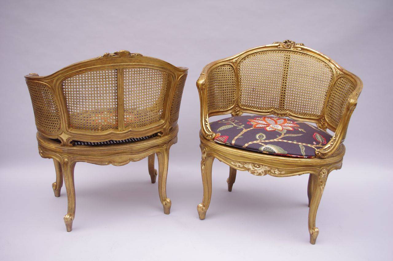 . Gilt wood and cane
. Louis XV style
. Curved feet
. Circa 1900