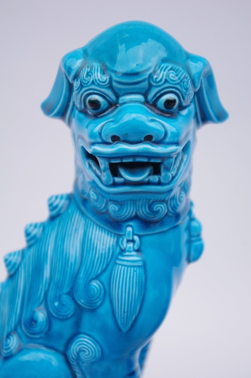 Chinoiserie Pair of Pho Dogs Sculptures in Blue Porcelain, circa 1900
