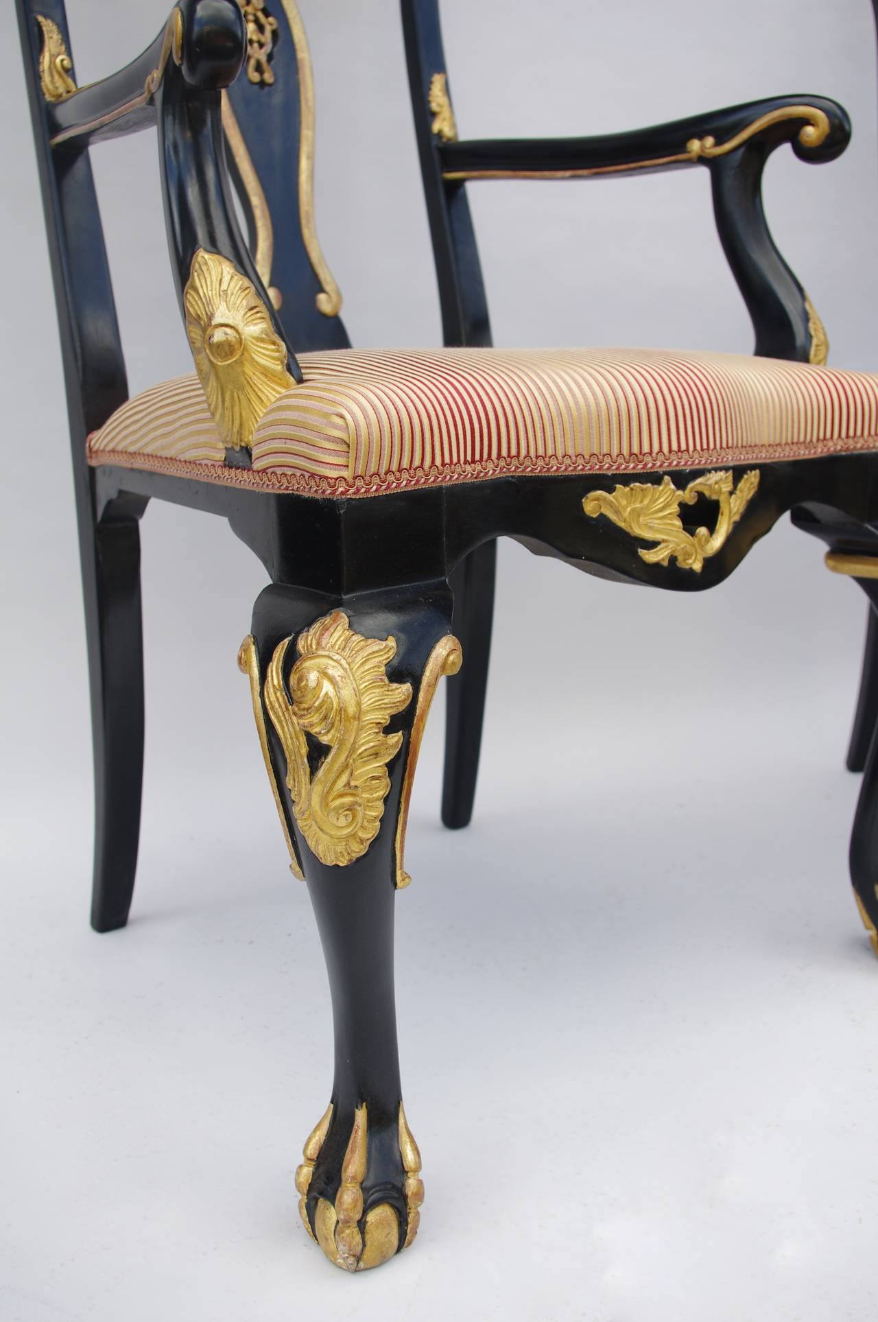 English Pair of Chippendale style armchairs, carved and lacquered wood, 20th century For Sale