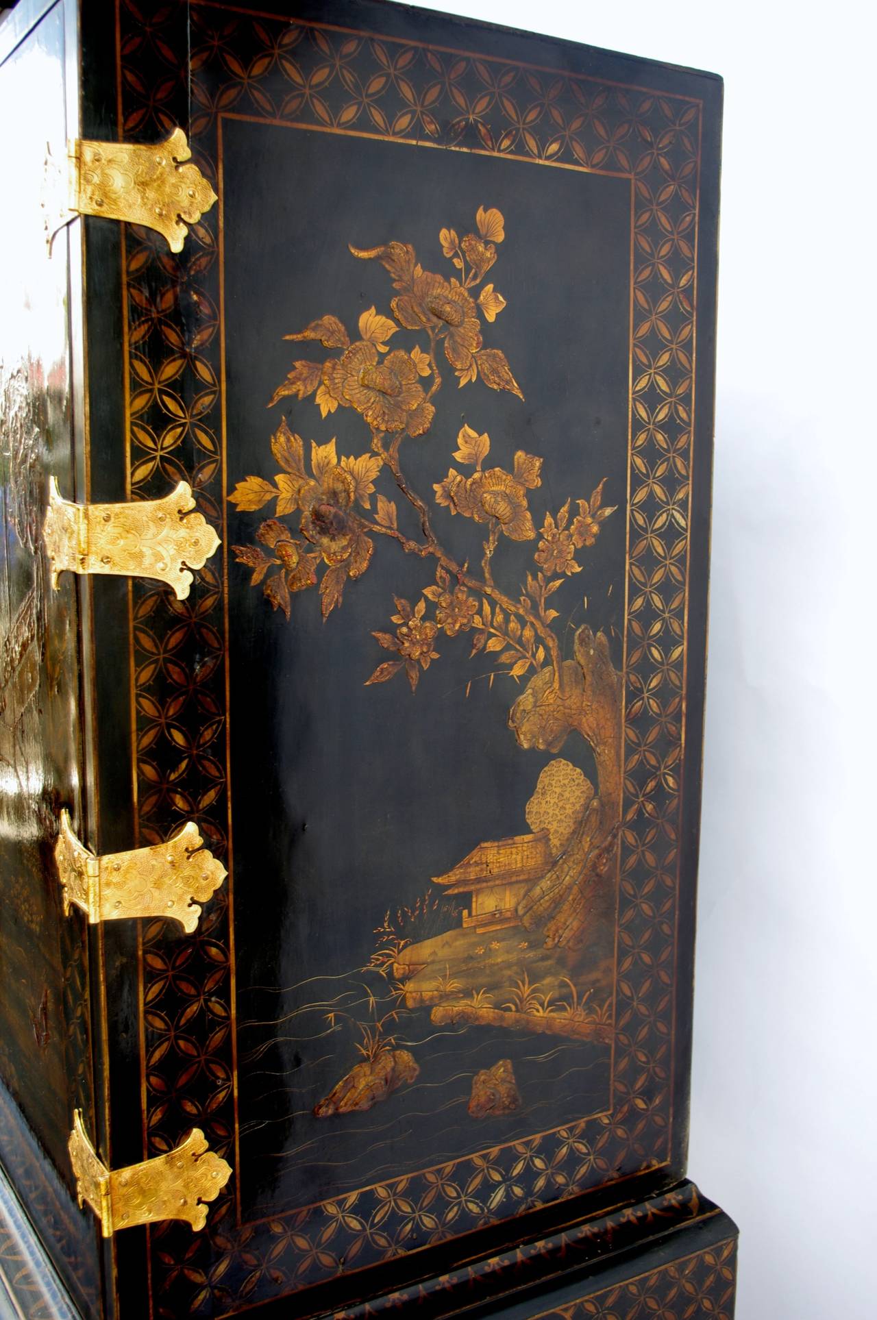 1900 Chinese Cabinet with Red Lacquer Inside 1