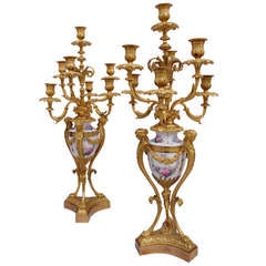 Rare paire de candélabres de style Louis XVI avec porcelaine de Paris