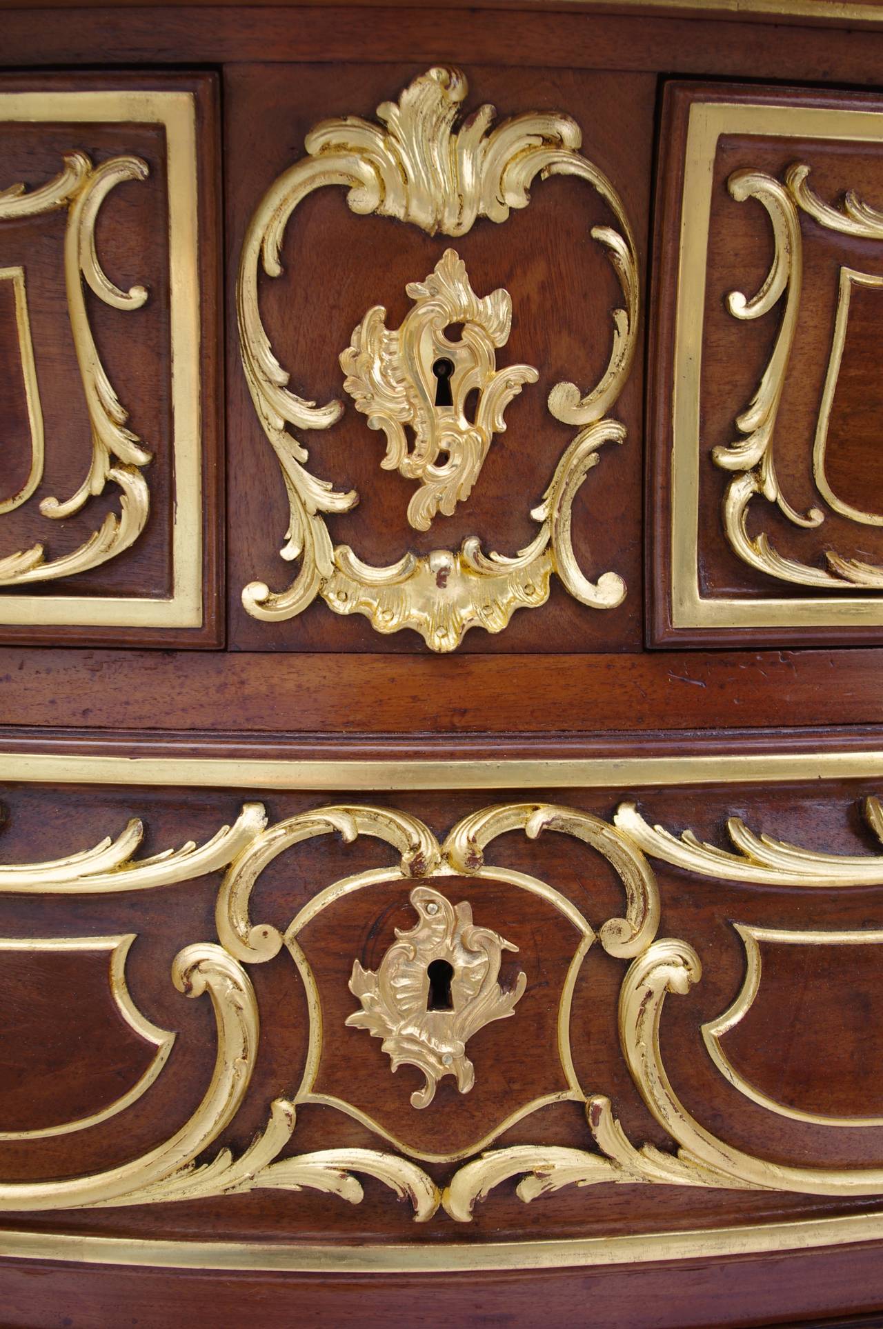 Louis XV Walnut Commode by Bellanger, circa 1870 In Good Condition In Saint-Ouen, FR