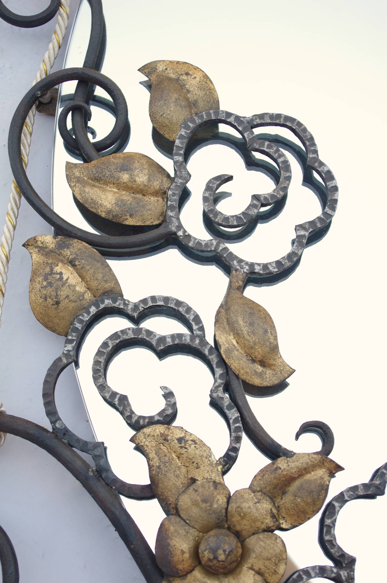 . Wrought iron 
. Circular glass
. Curvy foliage and floral ornaments
. Golden metal
. Two woolen suspension trimmings