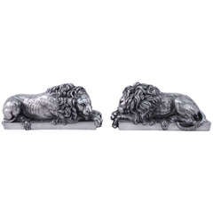 Pair of silvered metal sculpted laid lions from 1960