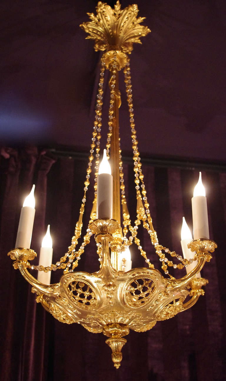 . Gilt and open work bronze
. Louis XV style
. 6 lights
. French work from 1900
. Transparent and gilt pearls 
. Mounted for electricity