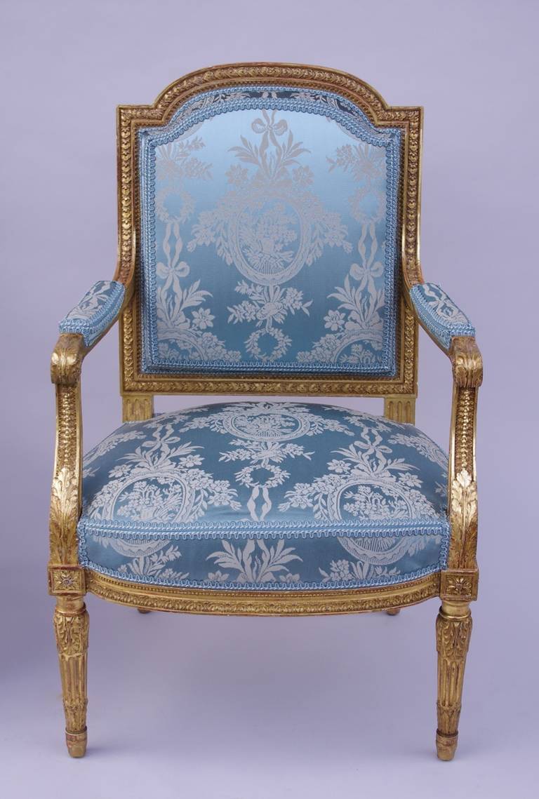 . Louis XVI style
. Sculpted and gilt wood with different decors such as friezes, rosaces, acanthus leaves, ...
. Cannelés (ribbed) feet
. French work from the end of the 19th century, circa 1880