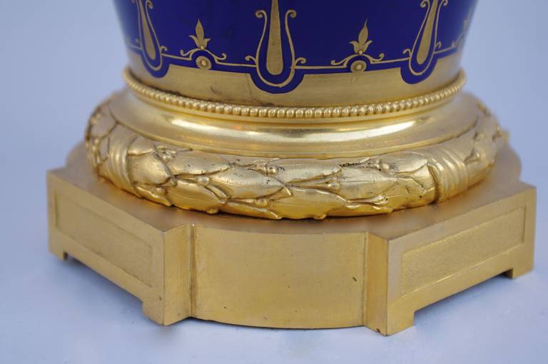 French Blue porcelain lamp and gilt bronze, late 19th century