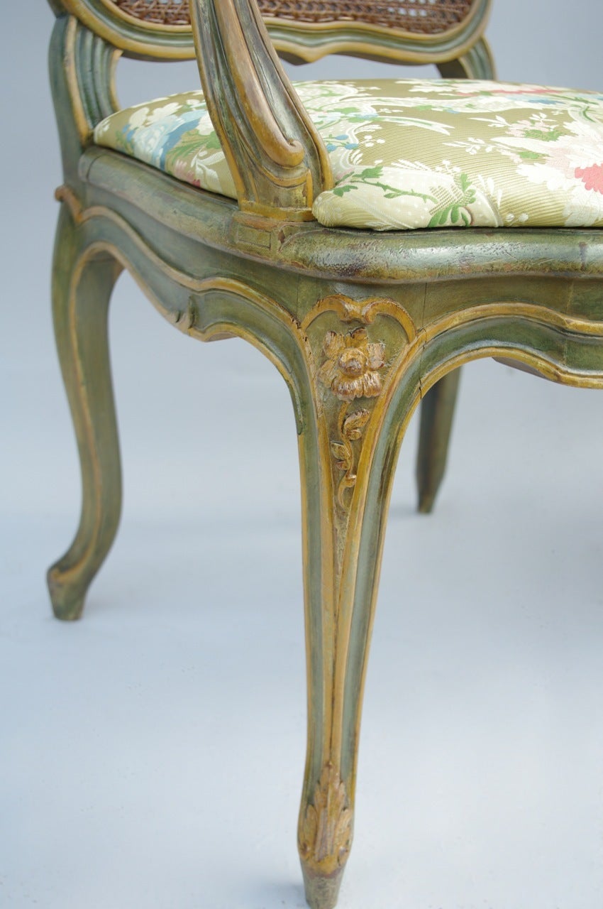 Louis XV style.
Caned.
Standing on curved feet.
Carved and green lacquer wood,
circa 1900.