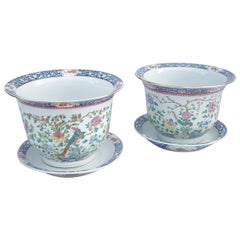 Paire de jardinières chinoises en porcelaine verte de famille, années 1910-1920