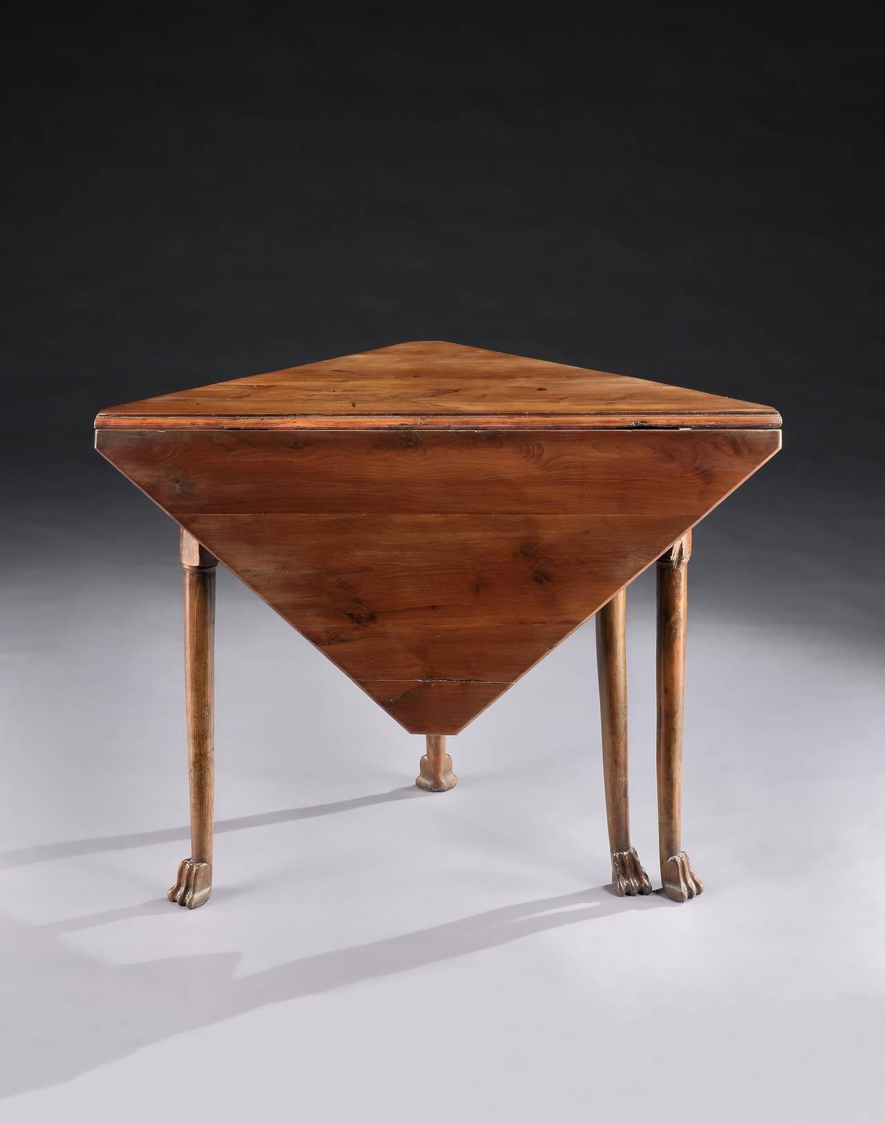 Early Irish Paw-Foot Triangular Gate-Leg Table, circa 1750 In Excellent Condition In London, GB