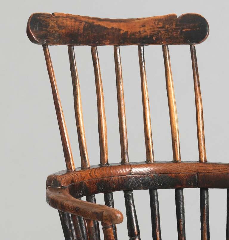 Primitive 18th Century Comb Backed Windsor Armchair In Excellent Condition For Sale In London, GB