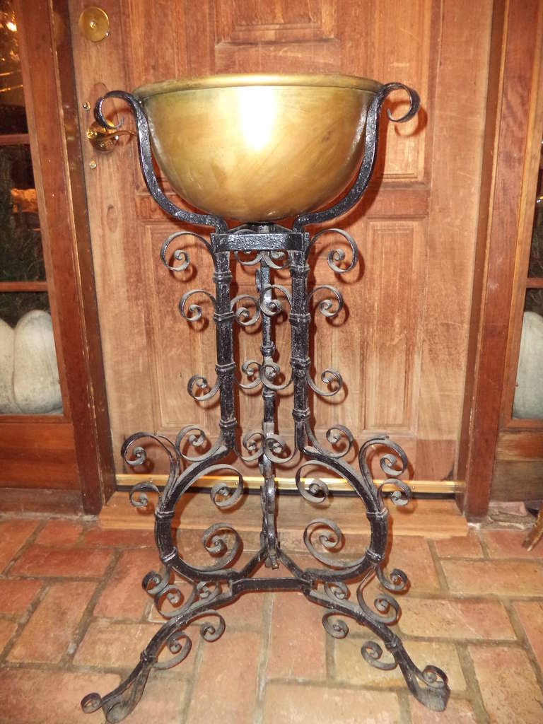 XIXe siècle Porte-plante en fer forgé à la main à la manière de Samuel Yellin