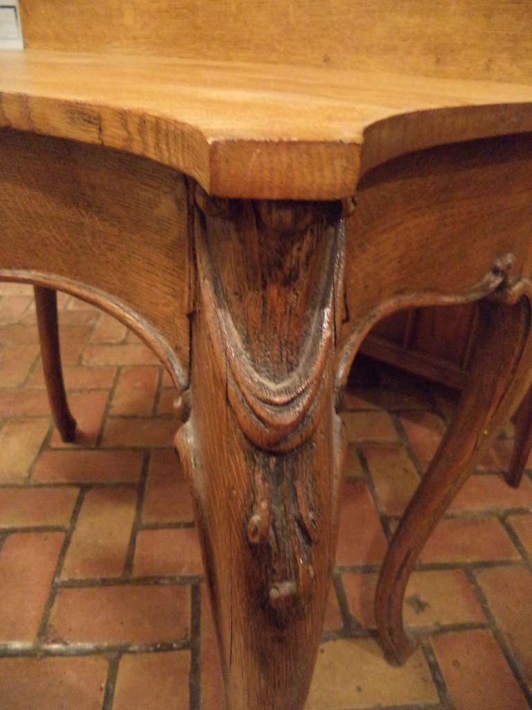 Antique Carved Oak Game Table In Excellent Condition In Redding, CT