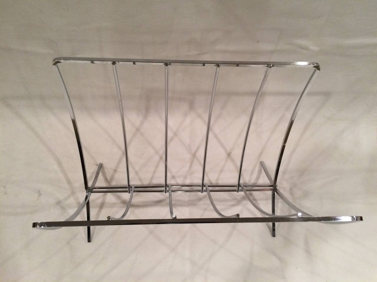 Mid-Century Modern Chrome Magazine Rack In Excellent Condition In Redding, CT