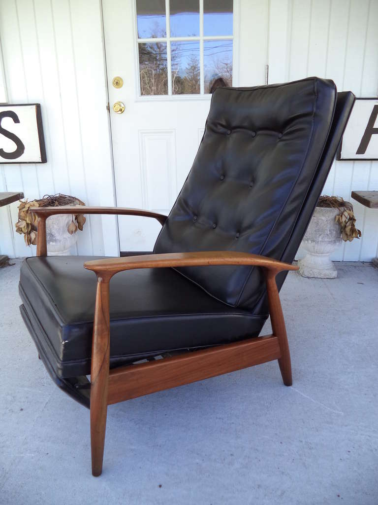Original Milo Baughman Thayer Coggin Recliner Lounge Chair 
Solid Walnut with black vinyl upholstery
Milo Baughman knew how to design sophisticated, sexy chairs -- even when it came to a Recliner.
Recognized as one of the originators of the