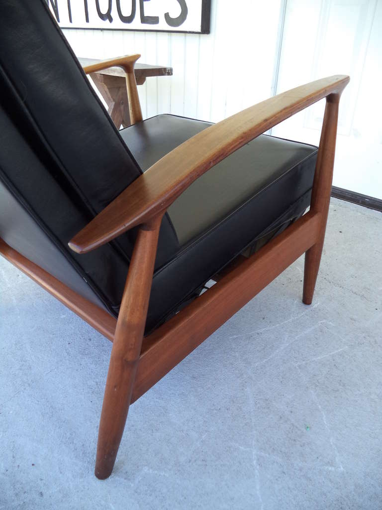 PVC Milo Baughman Thayer Coggin Recliner Lounge Chair