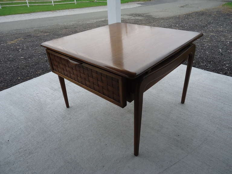 Mid-Century Side Table by Lane In Excellent Condition In Redding, CT
