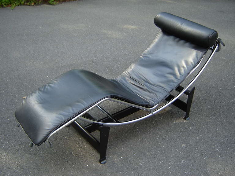 Italian Authentic Le Corbusier LC-4 Chaise by Cassina in Black Leather