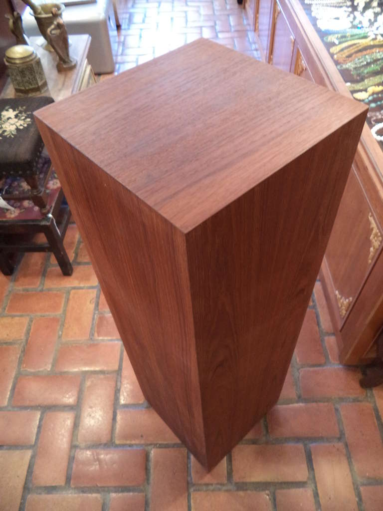 Midcentury Teak Pedestal In Excellent Condition In Redding, CT