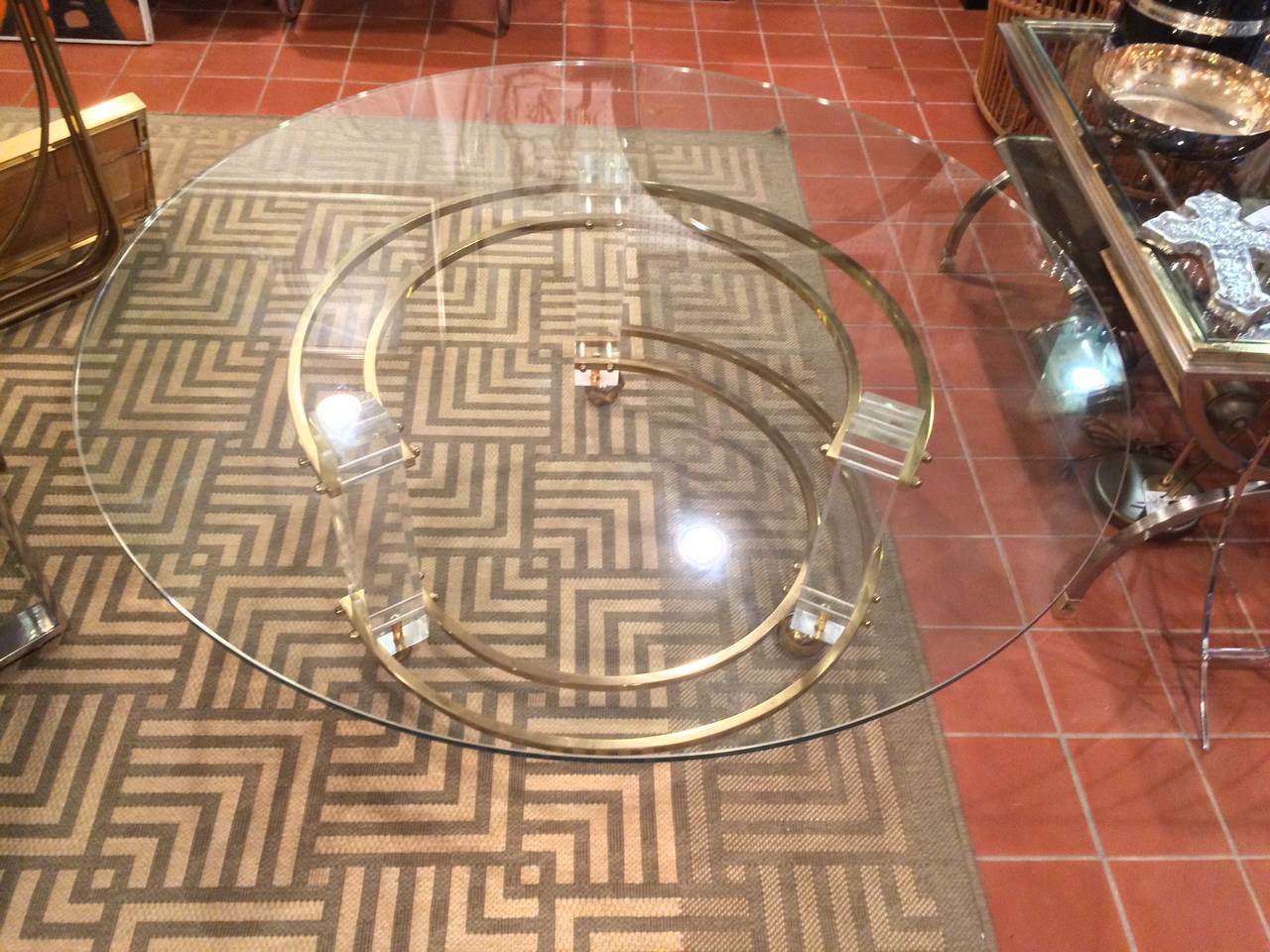 Hollywood Regency Lucite and Brass Coffee Table In Good Condition In Redding, CT