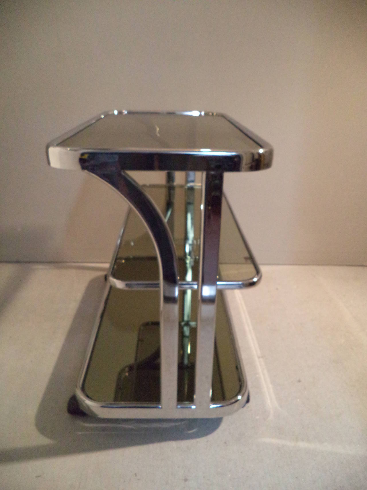 Milo Baughman Mirrored Chrome Bar Cart In Excellent Condition In Redding, CT