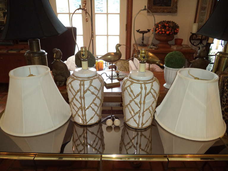 Pair of Hollywood Regency Chinoiserie Faux Bamboo Lamps In Good Condition In Redding, CT