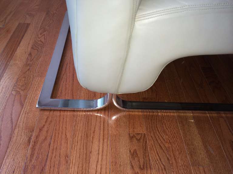Mid Century Chrome and Leather Chaise Lounge In Good Condition In Redding, CT