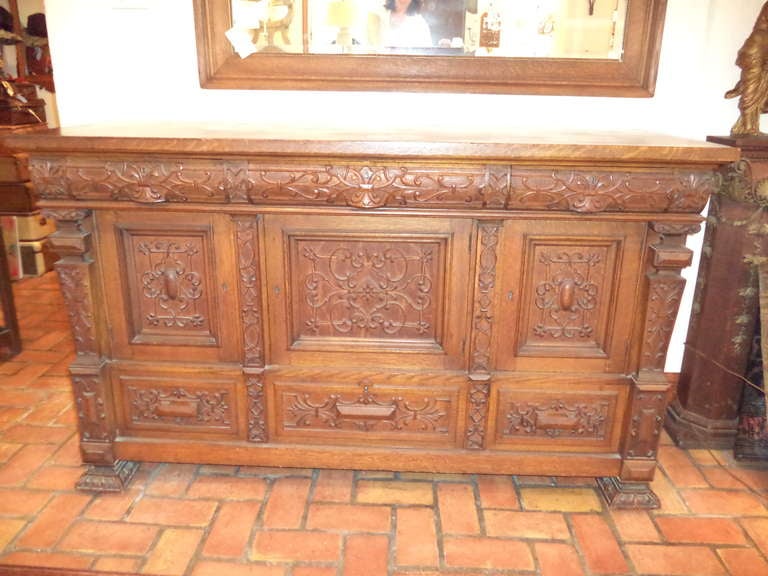 Credenza, buffet o credenza in Oak intagliato