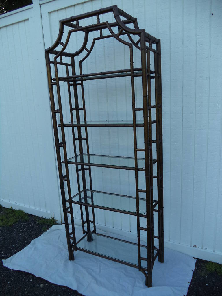 Pair of Chinese Chippendale Pagoda Style Faux Bamboo Etagere In Excellent Condition In Redding, CT