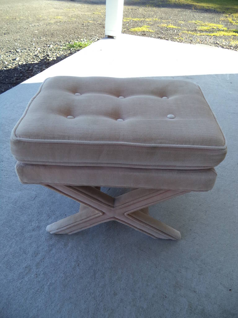 Hollywood Regency Tufted Stool In Good Condition In Redding, CT