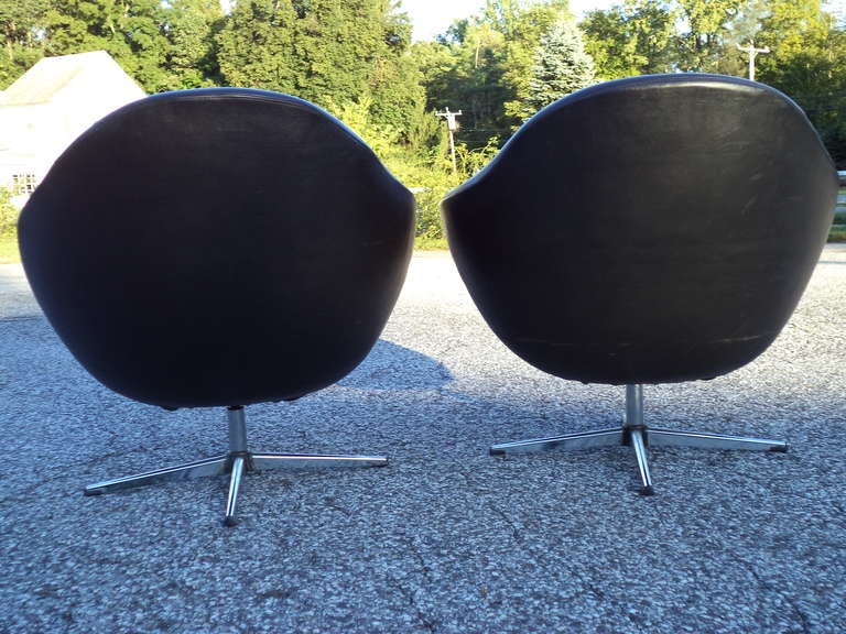 Pair of Vintage Overman Swivel lounge chairs 1