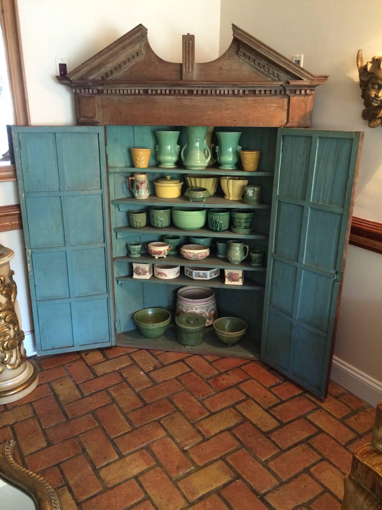 Early Gothic Oak Corner Cupboard In Good Condition In Redding, CT