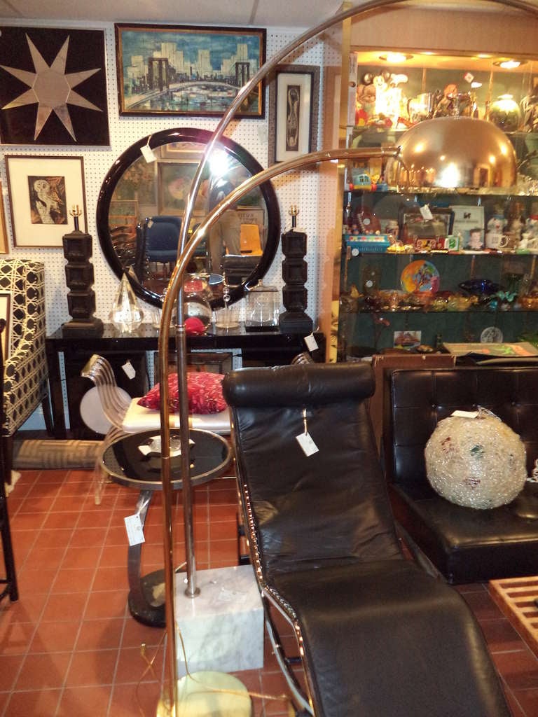 Vintage Brass Arc Floor Lamp In Good Condition In Redding, CT