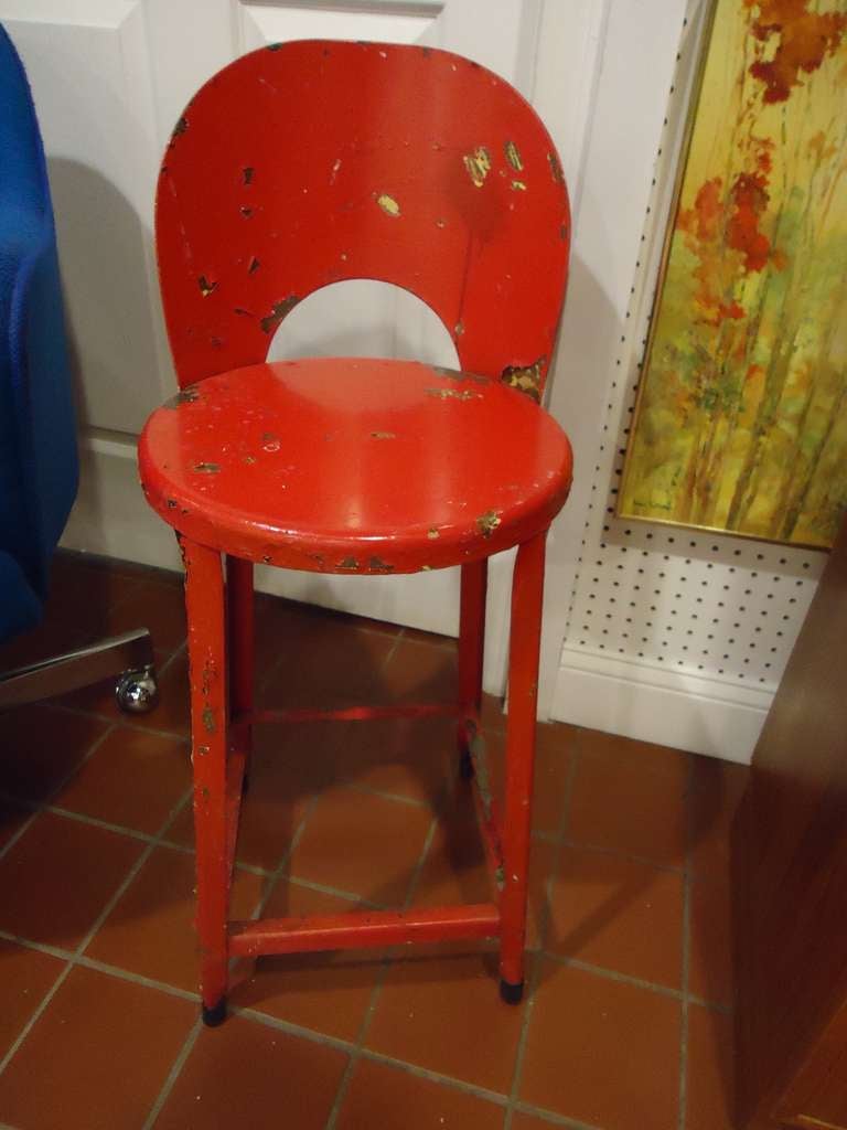 Roter Industriehocker