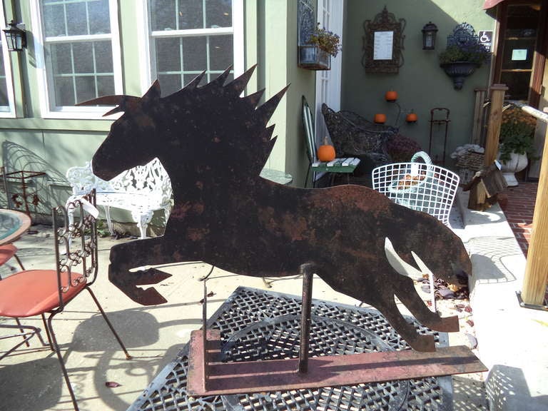 Large iron sheet horse sculpture to decorate any farm or horse riding residence. Great for in or outdoors.
