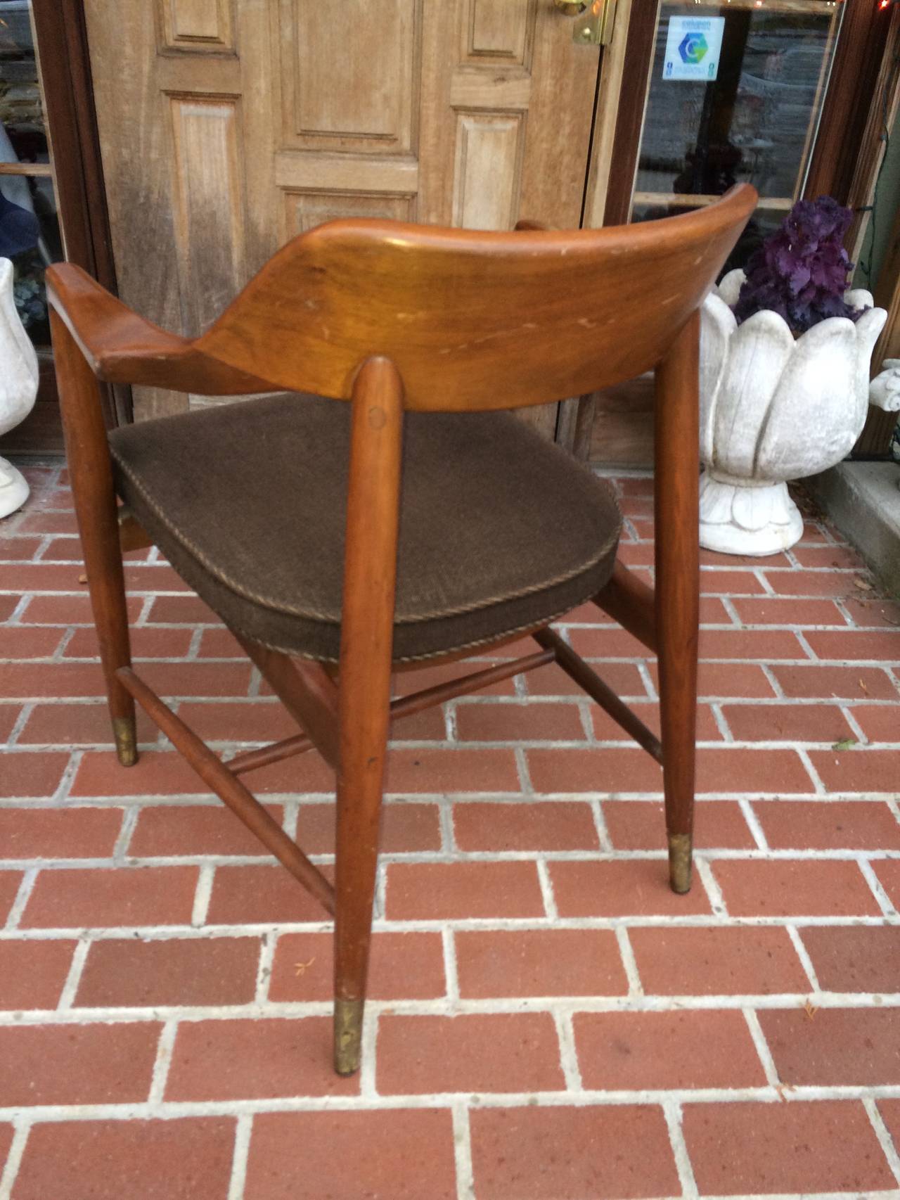 Set of Four Mid Century Walnut Chairs In Good Condition In Redding, CT