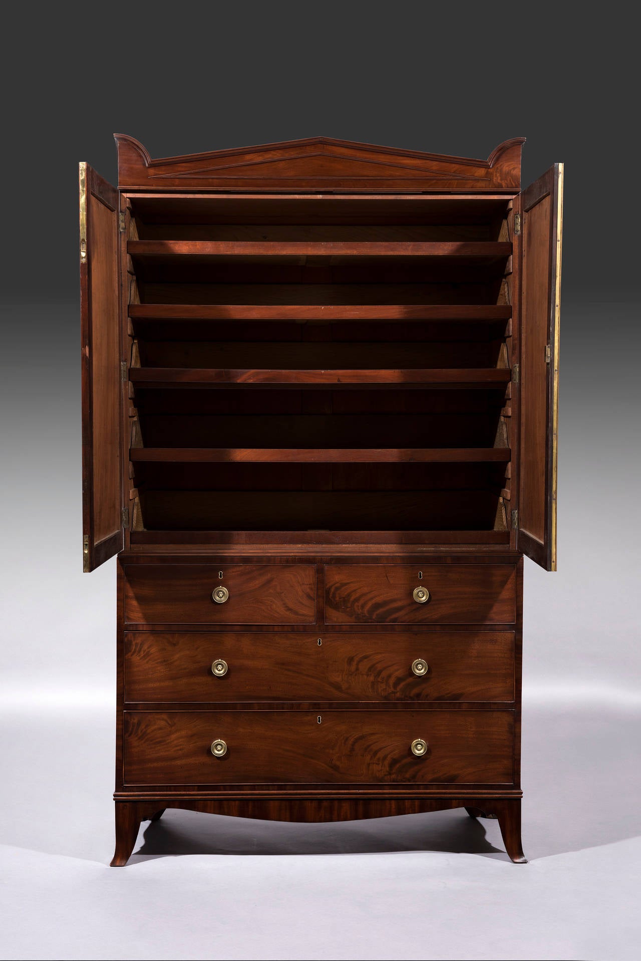 George III Regency Mahogany Clothes Press In Excellent Condition In Bradford on Avon, GB