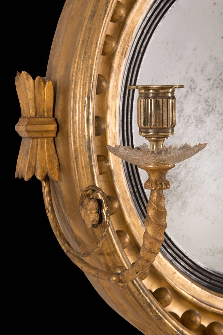 Rare Regency Carved Giltwood Convex Girandole Mirror In Excellent Condition In Bradford on Avon, GB