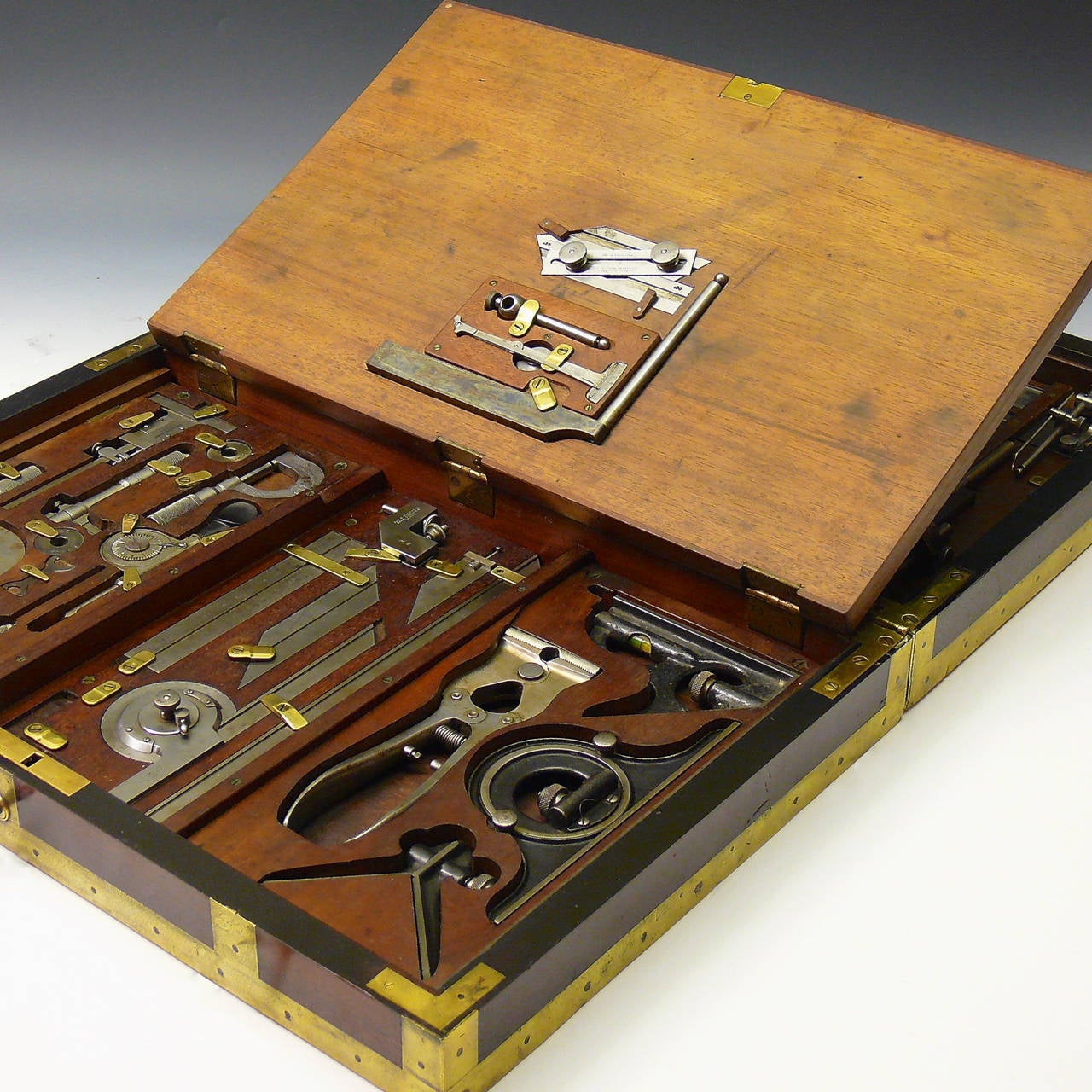 Exceptional Late 19th Century Engineer's Tool Box In Excellent Condition In London, GB